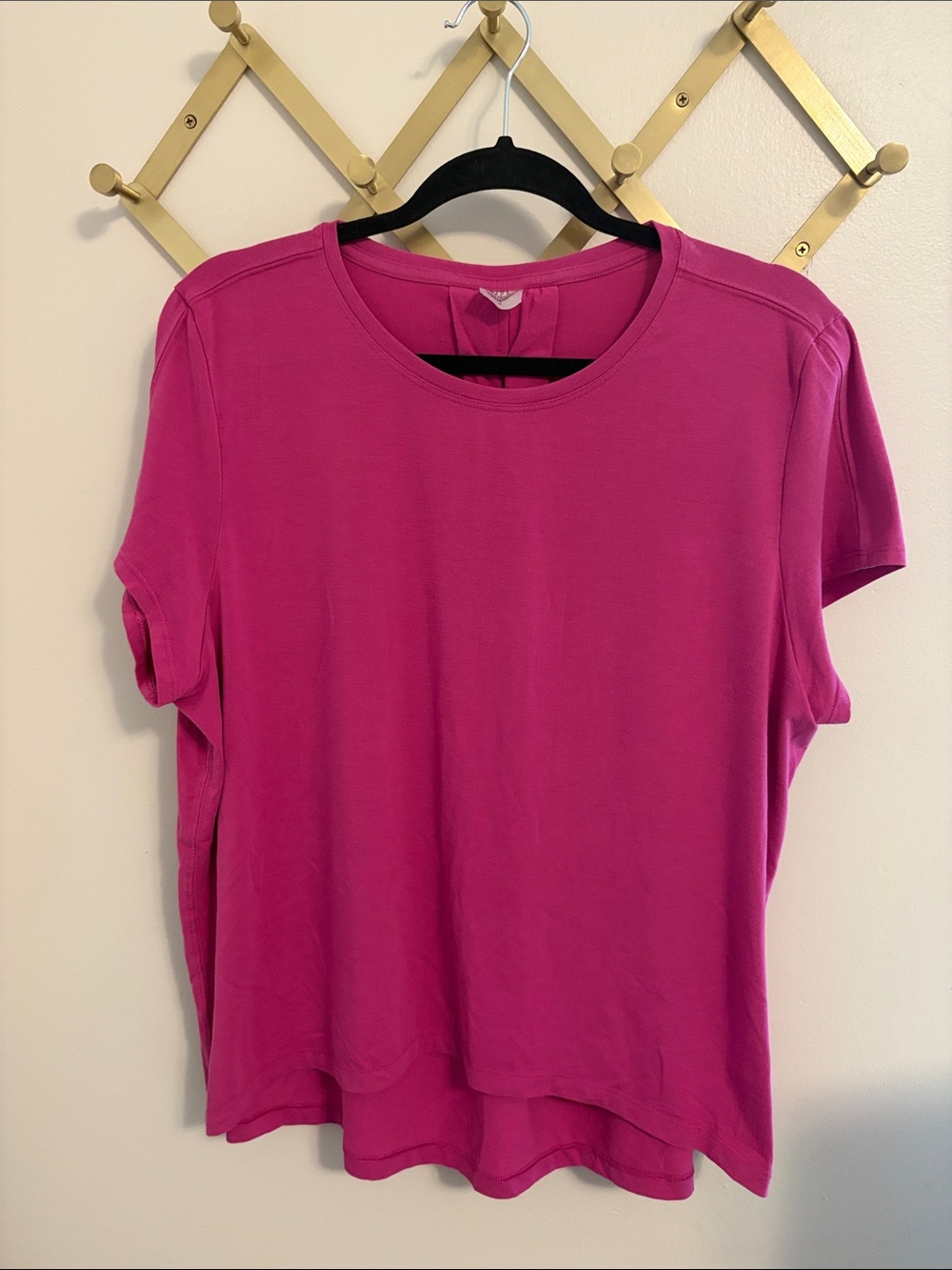 Athleta Short Sleeve Crewneck Tee in Fuchsia Pink